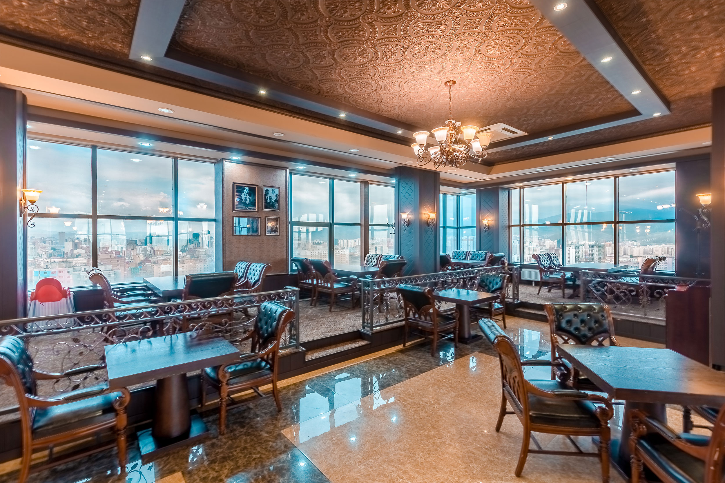 Grand Crown Irish Pub & Restaurant